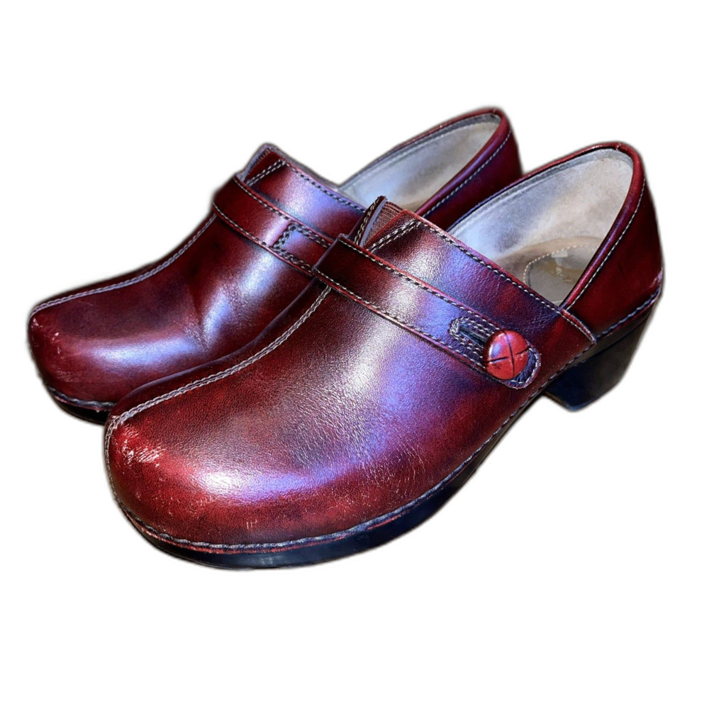 Dansko Red Wedge Heeled Leather Clogs size 39 Women's 8 Everyday Comfort Shoes